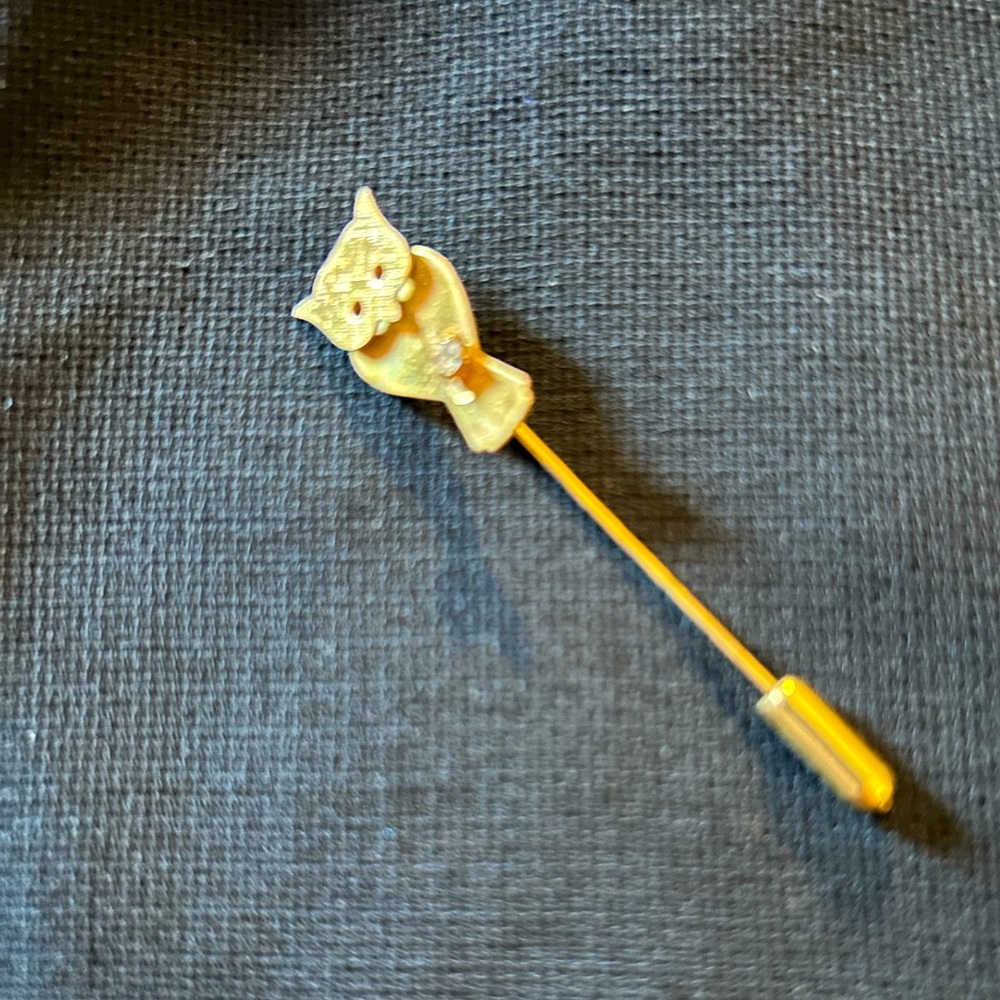 VTG Gold Tone Metal and Rhinestone Owl Stick pin. Unbranded.
